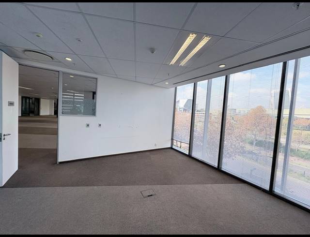 1,292M² OFFICE TO LET IN WATERFALL